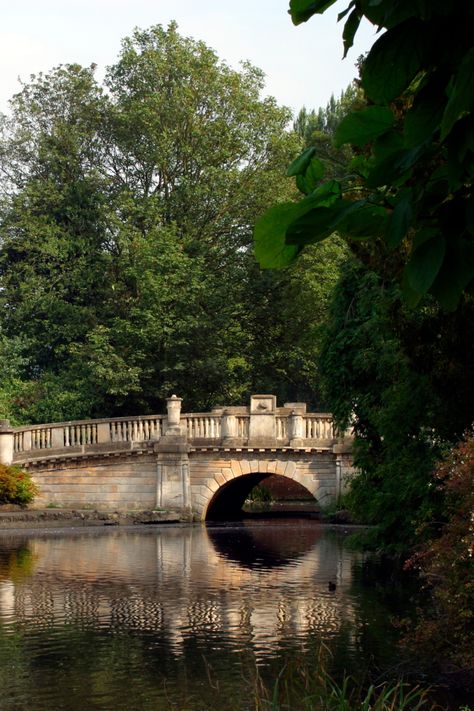 Paying a visit to our showroom in #Cheltenham? Why not make a day of it and discover the beauty of this wonderful town. From stunning architecture to the famous Cheltenham Racecourse, there's something at every corner. #daysoutuk #visitcheltenham #cheltenhamuk Cheltenham England, English Ancestry, Portland Street, Bespoke Sofas, Stunning Architecture, Georgian Architecture, 2025 Vision, Sofa Shop, Future Travel