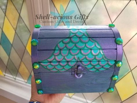 Mermaid Chest, Mermaid Treasure Chest, Mermaid Treasure, Chest Jewelry, Mermaid Room, Gold Vinyl, Art Halloween, Treasure Box, Halloween Make