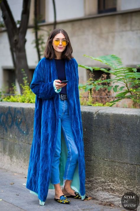 royal blue fur coat for winter (preferably faux fur for me). Blue Faux Fur Coat Outfit, Diletta Bonaiuti, Sandakan, Haine Diy, Street Style 2017, Mode Boho, Looks Street Style, Street Style Chic, Mode Inspo