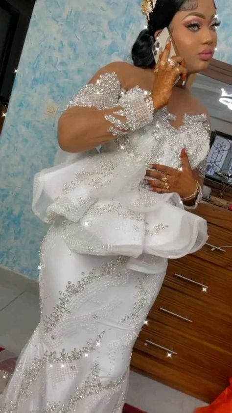 Traditional Wedding Dress African, Lace Dress Styles Ghana, Lace Dress African, 2022 Wedding Dresses, Nigerian Lace Dress, Simple Elegant Wedding Dress, Lace Dress Classy, Bridal Veils And Headpieces, African Traditional Wedding Dress