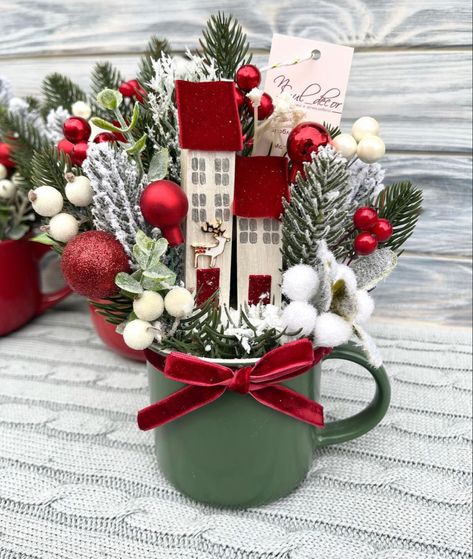 Vintage Christmas Crafts, Christmas Floral Arrangements, Country Christmas Decorations, Christmas Card Crafts, Christmas Arrangements, Christmas Tea, Christmas Ornament Crafts, Wonderful Time Of The Year, Christmas Floral