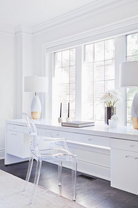 Perfectly styled modern bedroom features a Kartell Ghost Chair placed at a long white lacquer desk positioned under windows and topped with white and gold lamps. White Desk And Chair, Bedroom White Gold, White Lacquer Desk, Cool Desk Chairs, New Bedroom, Bedroom White, Desk And Chair, White Desk, Bedroom Desk