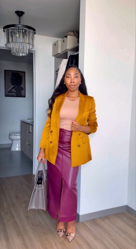 Burgundy Leather Skirt Outfit, Leather Midi Skirt Outfit, Burgundy Leather Skirt, Blazer Skirt Outfit, Chic Office Outfit, Work Wear Office, Fall Workwear, Leather Skirt Outfit, Burgundy Skirt