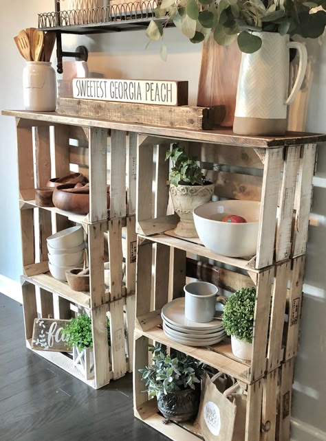 Wooden Spool Boutique Display, Farmhouse Retail Display, Display Shelving Ideas Retail, Craft Fair Shelving, Diy Shop Decoration Ideas, Shelves Out Of Crates, Crates For Display Craft Fairs, Antique Shop Display Ideas Craft Booths, Crate Vendor Display