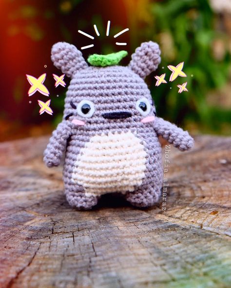 Resultado de mi testeo para @lululoopcrochet. Este hermoso totoro de 11cm de altura y lleno de ternura es un diseño fabuloso de America. Su diseño es fácil de seguir y da un resultado hermoso. Este se encuentra en su tienda de etsy! No duden en comprarlo! Muchas gracias @lululoopcrochet por tu confianza espero seguir trabajando juntas 💖💕 Totoro: tejido en hilaza abuelita con gancho 2.00mm May 1, On Instagram, Instagram