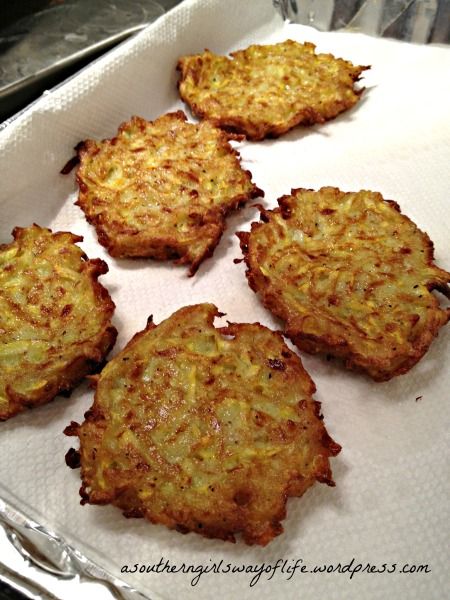 Mama S’s Squash Patties | A Southern Girl's Way Of Life Squash Patties, Fried Squash, Pan Squash, Zucchini Breakfast, Fish Cutlets, Squash Fritters, Yellow Squash Recipes, Zucchini Fritters, Squash Recipes