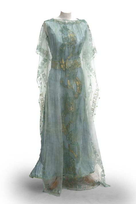 Prêt-à-Papier or Couture Paper: The Exquisite Art of Isabelle de Borchgrave | Evelyne Politanoff Beautiful 1920s Dress, Hillwood Estate, Devils Backbone, Callot Soeurs, Light Green Dress, 1900s Fashion, Edwardian Dress, French Silk, Vintage Gowns