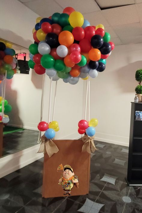 Hot Air balloon //up Una aventura con Altura /theme Up Birthday Party Theme Disney, Kindergarten Classroom Decor, Show Da Luna, Birthday Party Background, 5th Birthday Party Ideas, Disney Baby Shower, 1st Birthday Party Themes, Balloon Crafts, Disney Up