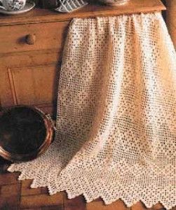 Add a touch of Victorian era charm to your home with the Victorian Crochet Lace Pattern. With its delicate diamond design, its one of the most elegant and easy crochet patterns out there! Motifs Afghans, Victorian Crochet, Crochet Afgans, Crochet Curtains, Crochet Lace Pattern, Crochet Vintage, Crochet Simple, Manta Crochet, Afghan Patterns