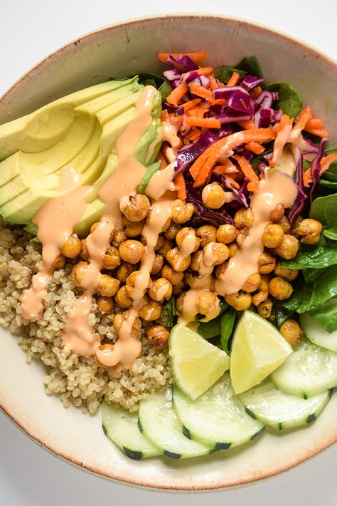 Raw Bowls, Chickpea Rice Bowl, Chickpea And Avocado, Spicy Mayo Sauce, Fiber Meals, Buddha Bowl Sauce, Buddha Bowl Recipe, Crispy Chickpea, Avocado Rice