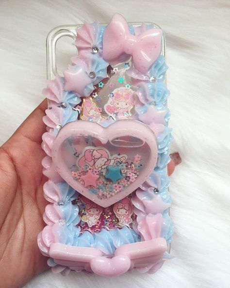 Sanrio My Melody Decoden Case kawaii pastel Decoden Phone Case Sanrio, Decoden Aesthetic, Decoden Art, Hobbit House Interior, Decoden Ideas, Decoden Projects, Kawaii Craft, Decoden Diy, Aesthetic Case