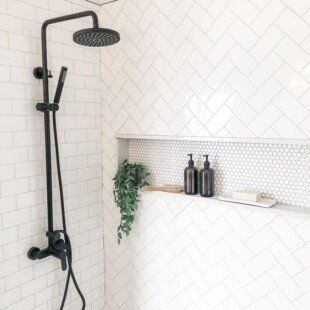 Subway Tile Design, Small Bathroom Ideas On A Budget, Small Bathroom Ideas Modern, Master Bath Remodel, Bathroom Shower Tile, Tiny Bathrooms, Small Bathroom Ideas, Shower Remodel, Bathroom Remodeling