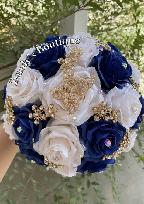 An elegant and beautiful bouquet! Customize bouquets are also available if needed. Different colors and brooches. 10inches in diameter You are welcome to message me and I will reply quick :) Hablo español 😊 Royal Blue Ramo Quince, Royal Blue Quince Bouquet, Royal Blue Quince Decorations, Quinceanera Blue Theme, Royal Quinceanera Theme, Quincera Dresses, Blue Butterfly Quinceanera Theme, Royal Blue Quinceanera Ideas, Blue Quinceanera Ideas