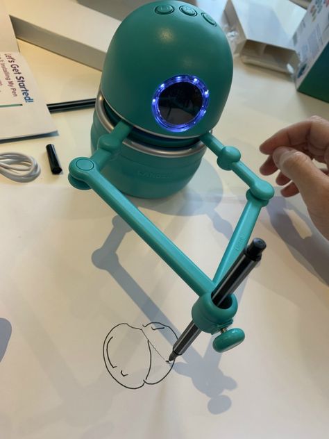 Landzo gifted us with the coolest little futuristic toy, Quincy the Robot Artist , that is – BONUS – educational for the kids! Steam Robot, Steam Toys, Robotic Toys, Smart Toys, Diy Workbench, Learn To Spell, Cool Robots, Tech Toys, Boys Toys