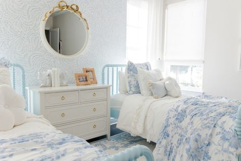 Blue And White Girls Bedroom, Cofc Dorm, Blue Bedroom Wallpaper, Photo Wall Collage Bedroom Inspiration, Preppy Coastal Bedroom, Uva Dorm, Sorority Bedroom, Love Shack Fancy Bedroom, Coastal Preppy Bedroom