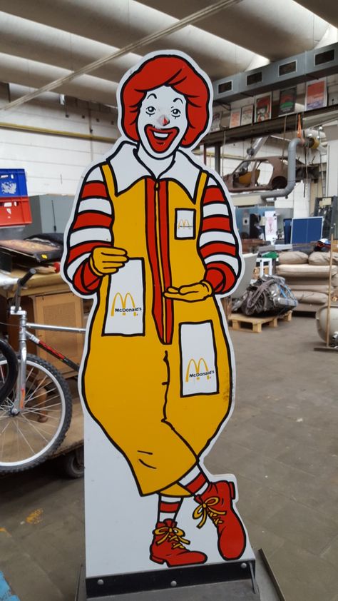 Mc Do, Cycling Attire, Mc Donald's, Bible Drawing, Big Women Fashion, Mc Donald, Happy Meal Mcdonalds, Fantasy Concept Art, Happy Meal