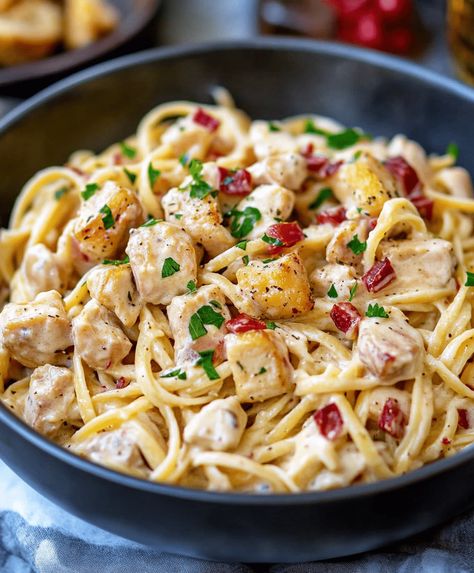 Indulge in this creamy chicken carbonara recipe, a rich pasta dish made with tender chicken, bacon, and a luscious sauce. Cabanara Pasta Recipe Bacon Chicken, Chicken Bacon Pasta Recipes, Creamy Chicken And Bacon Pasta, Creamy Bacon Carbonara, Creamy Chicken Carbonara, Chicken Carbonara Pasta, Carbonara Recipes, Chicken And Bacon Pasta, Creamy Carbonara