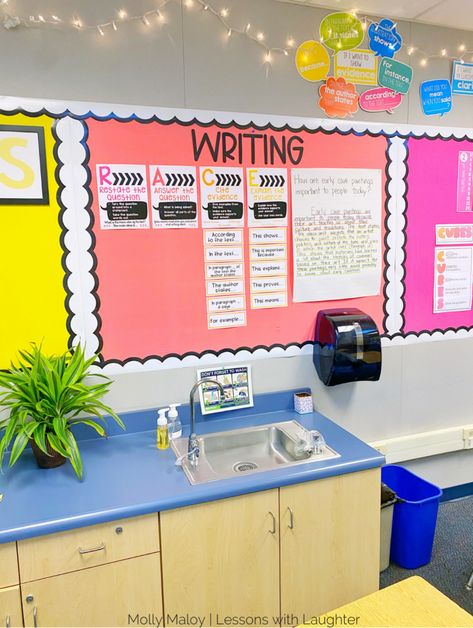 Classroom Outside Board Ideas, Elementary Board Ideas, Cute Bulletin Board Borders, Elar Bulletin Board Ideas, Bulletin Board Set Up, Make A Bulletin Board On Wall, Useful Bulletin Board Ideas, Teacher Bulletin Board Ideas Elementary, Theme Bulletin Boards Ideas