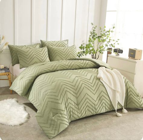 Sage green chevron comforter blanket bedroom Amazon Green Bedsheet Bedroom, Aesthetic Bed Comforter, Green Tufted Bed, Sage Green Comforter, Tufted Bedding, Blanket Aesthetic, Green Bed, Queen Size Comforter Sets, Comforter Blanket