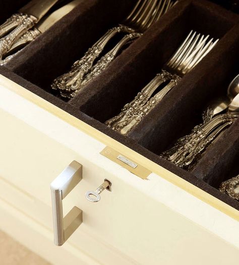 Flatware Silverware Storage No Drawer, Organize Dishes, Flatware Drawer, Silverware Storage, Silverware Drawer Organizer, Silverware Drawer, Cleaning Inspiration, Kitchen Breakfast Nooks, Flatware Storage