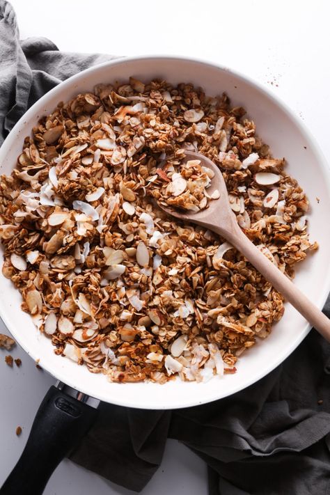 5-Minute Skillet Granola - Wife Mama Foodie Skillet Granola, Stovetop Granola, Paleo Granola, Easy Granola, Recipe Pumpkin, Gluten Free Granola, Granola Breakfast, Granola Cereal, Granola Healthy