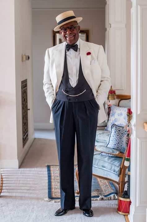 Ever elegant as always, Dr. Andre Churchwell // Photo by TSBMen http://tsbmen.com/51779/the-dandy-doctor-feat-dr-andre-churchwell/ Doctor Photo, Dr Andre, Older Mens Fashion, Dapper Outfit, Mens Hats Fashion, Custom Suits, Dapper Gentleman, Custom Suit, Sharp Dressed Man