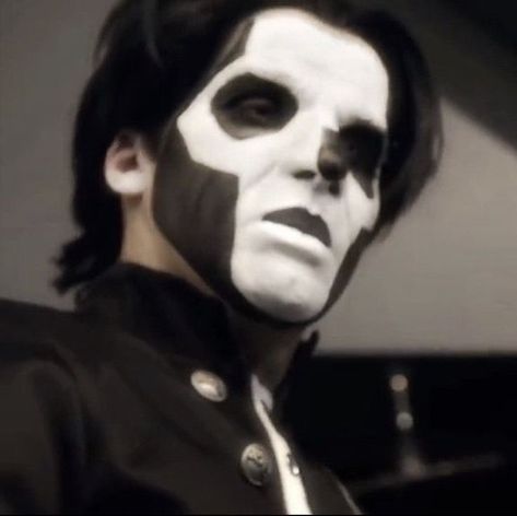 Papa Iii, Messy Hair, One Pic, Face Paint, Ghost, Frozen, Paint, Hair, Black