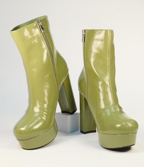 Granite House, Scarah Screams, Drag Inspiration, 1970s Shoes, 70s Shoes, Pants Unique, Green Platform, Junior Prom, Boost Shoes