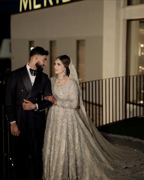 Pakistani Wedding Bride And Groom, Nikkah Dresses For Bride Pakistani, Pakistani Barat Brides Dresses, Walima Dresses Pakistani Bride And Groom, Walima Aesthetic, Pakistani Walima Dress Brides, Engagement Dresses Pakistani, Pakistani Reception Bride, Pakistani Engagement Look