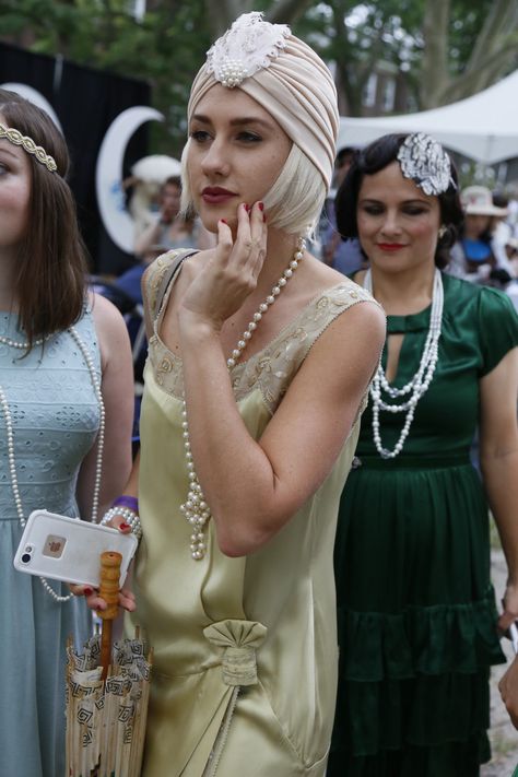 On the grounds of the 11th annual Jazz Age Lawn Party in Governors Island Jazz Age Lawn Party Outfits, Jazz Fashion, Jazz Era Fashion, Lawn Party Outfit, 1920s Party Outfit, 1920 Party, 20’s Fashion, Jazz Age Lawn Party, 1920s Looks