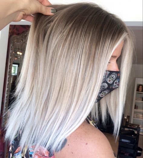 Ombre Money Piece Hair, Money Piece Straight Hair, Bayalage With Money Piece, Short Balayage Hair Blonde, Money Piece Hair Blonde, Dirty Blonde Hair With Money Piece, Blonde Highlights With Money Piece, Blonde Shadow Root With Money Piece, Low Maintenance Blonde Balayage