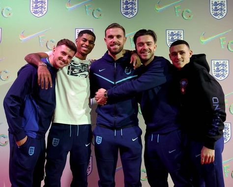 Jack Grealish And Phil Foden, England Football Players, Chelsea Fc Players, Handsome Football Players, Football Aesthetic, Jordan Henderson, England National Football Team, England Team, Phil Foden