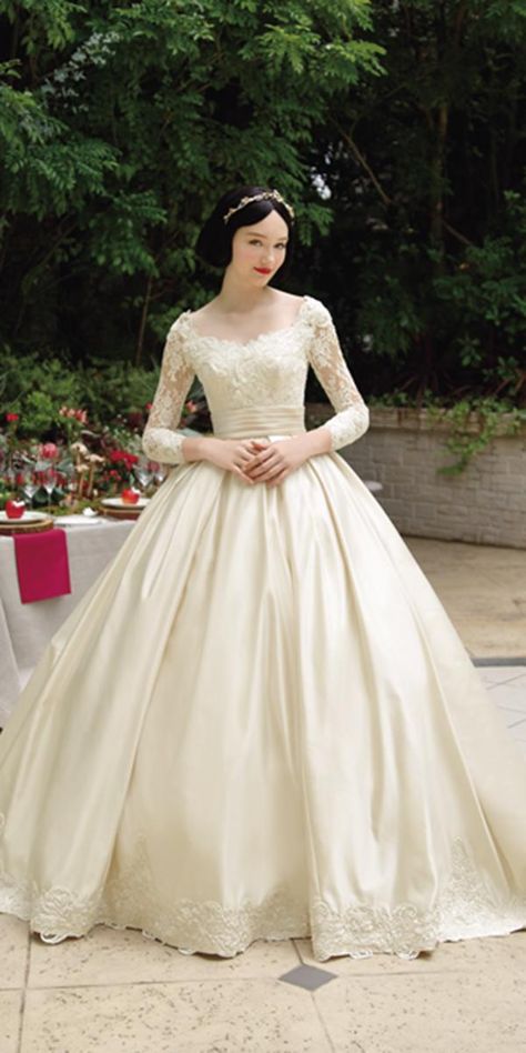 Fairytale Kuraudia Disney Wedding Dresses ★ #bridalgown #weddingdress Weddign Dress, Snow White Gown, Snow White Wedding Dress, Disney Inspired Wedding Dresses, Disney Wedding Dress, Trendy Wedding Shoes, Disney Princess Wedding Dresses, Snow White Wedding, Snow White Dress