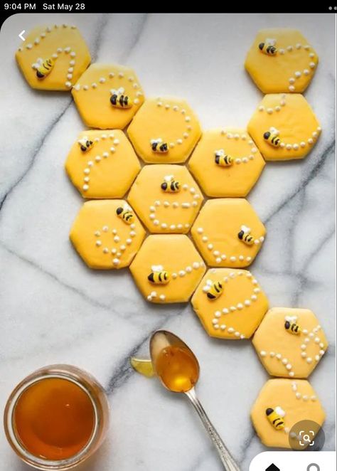 Easy Royal Icing, Easy Royal Icing Recipe, Bee Cookies, Honey Bee Baby Shower, Bee Birthday Party, Royal Icing Recipe, Sugar Cookie Recipe, Sugar Cookie Designs, Cutout Sugar Cookies