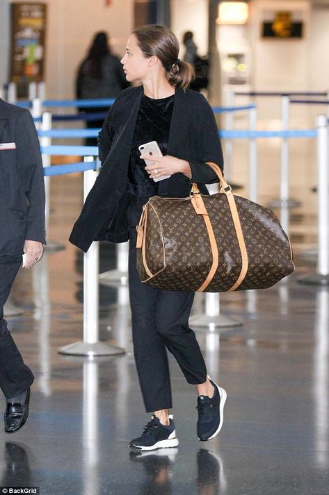 Looking good: Alicia Vikander certainly had that newlywed glow on Tuesday, as she flashed ... Alicia Vikander Style, Melie Louis Vuitton, Airport Chic, Louis Vuitton Bag Outfit, Louis Vuitton Outfit, Louis Vuitton Travel, Alicia Vikander, Ex Machina, Celebrity Street Style