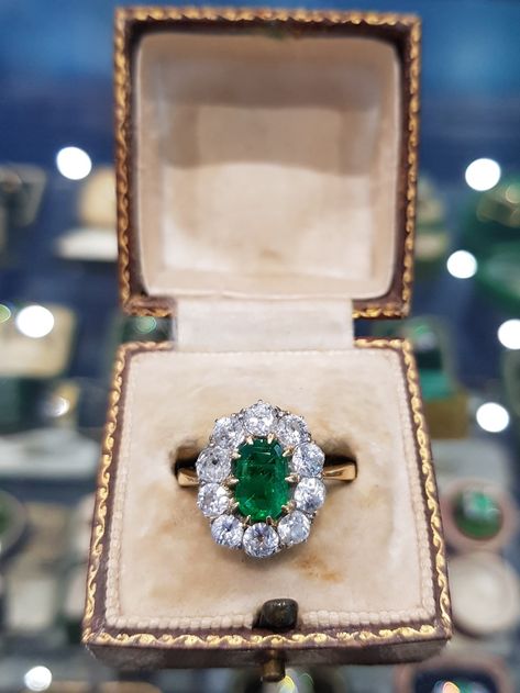 Luxury Emerald Ring, Vintage Emerald Rings, Antique Emerald Engagement Ring, Emerald Green Ring, Green Emerald Engagement Ring, Vintage Emerald Ring, Antique Emerald Ring, Emerald Engagement Ring Green, Emerald Ring Vintage