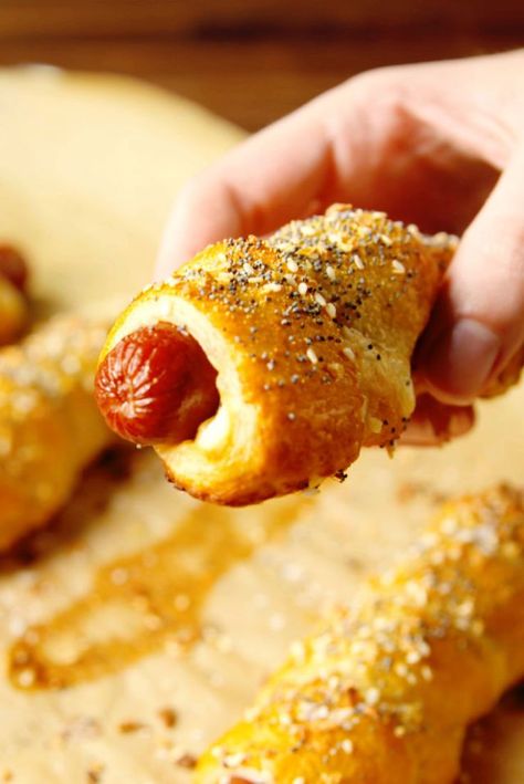 Everything Bagel Dogs Bagel Dogs, Bagel Dog, Hot Dog Recipes, Easy Snack Recipes, Puff Pastry Recipes, Football Food, Everything Bagel, Dog Recipes, Pastry Recipes