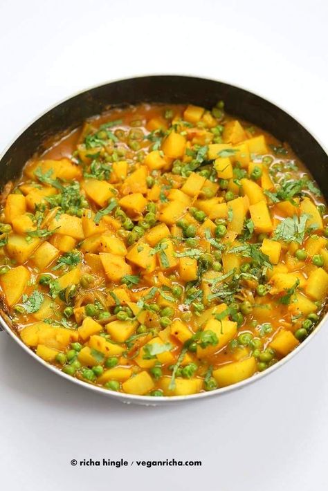 Potatoes And Peas Recipe, Potato And Pea Curry, Pea Curry, Potatoes And Peas, Bombay Potatoes, Peas Recipe, Vegan Richa, Vegan Side Dishes, Pea Recipes