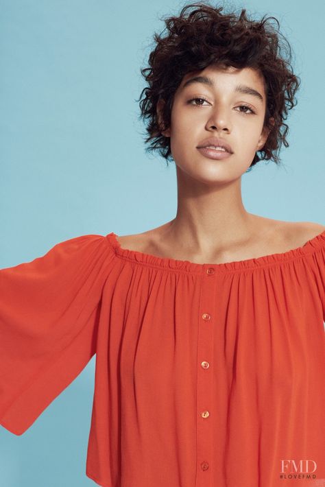 Photo feat. Damaris Goddrie - Mango ... Pixie Cut Curly Hair, Damaris Goddrie, Brand Lookbook, Curly Short, Curly Pixie, Curly Girl Method, Curly Hair Inspiration, Penteado Cabelo Curto, Best Outfits