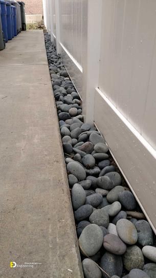 35 Super Cool Backyard Garden Ideas - Engineering Discoveries Pebble Landscaping, Cool Backyard, Mexican Beach Pebbles, Side Yard Landscaping, Paver Walkway, Mexican Beaches, Landscaping Supplies, Backyard Inspiration, Garden Edging