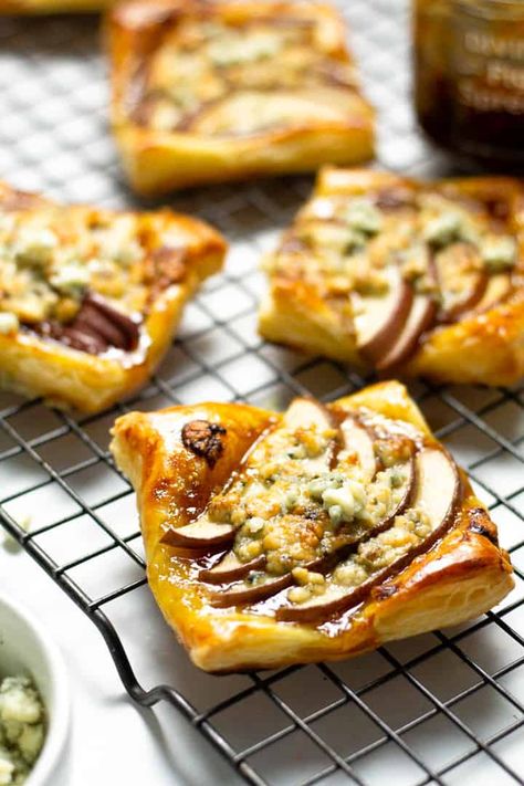 Pear Tart with Blue Cheese - Midwest Foodie Pear Pastry, Puff Pastry Pear, Pear Tarts, Blue Cheese Tart, Blue Cheese Recipes, Tapas Party, Puff Pastry Appetizers, Pastry Appetizer, Cheese Puff Pastry