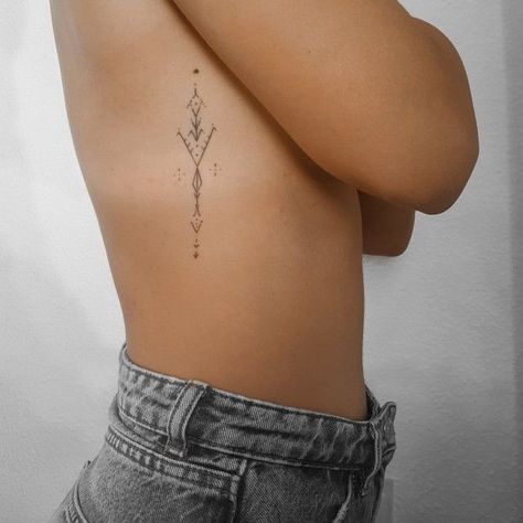 Berber Tattoo, Dot Tattoos, Petite Tattoos, Arrow Tattoo, Discreet Tattoos, Dainty Tattoos, Spine Tattoos, Art Tattoos, Elegant Tattoos