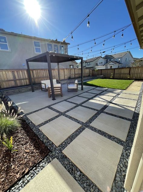 Diy Backyard Patio, Modern Backyard Landscaping, Backyard Renovations, Pea Gravel, Backyard Remodel, Pools Backyard, Back Yard Ideas, Modern Backyard, Backyard Inspiration