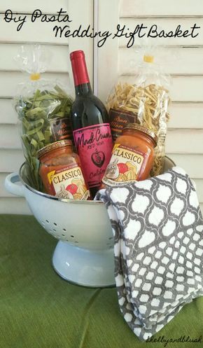 Diy Pasta Gift Basket, Easy Diy Pasta, Gift Basket For Wedding, Cheap Gift Baskets, Pasta Gifts, Diy Pasta, Gift Baskets For Him, Auction Baskets, Boyfriend Gift Basket