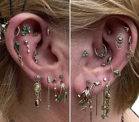 Piercings On Both Ears, Earlobe Piercings, Outfit Ideas December, Cool Ear Piercings, Pretty Ear Piercings, Cool Piercings, Cute Ear Piercings, Green Queen, Ear Style