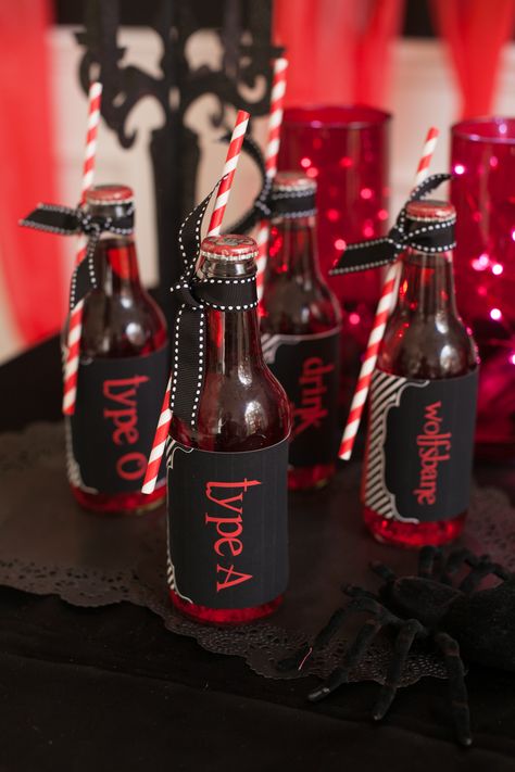 Halloween Party Ideas For Teens, Twilight Halloween, Vampire Theme Party, Vampire Halloween Party, Teen Halloween Party, Halloween Frog, Twilight Party, Party Ideas For Teens, Vampire Wedding