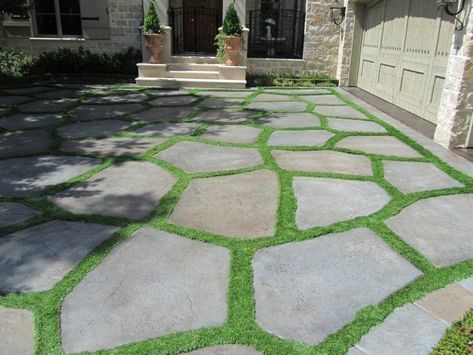 Flagstone Patio Design, Artificial Grass Backyard, Flagstone Pavers, Recycled Concrete, Bluestone Patio, Flagstone Patio, Artificial Lawn, Stone Walkway, Backyard Inspo