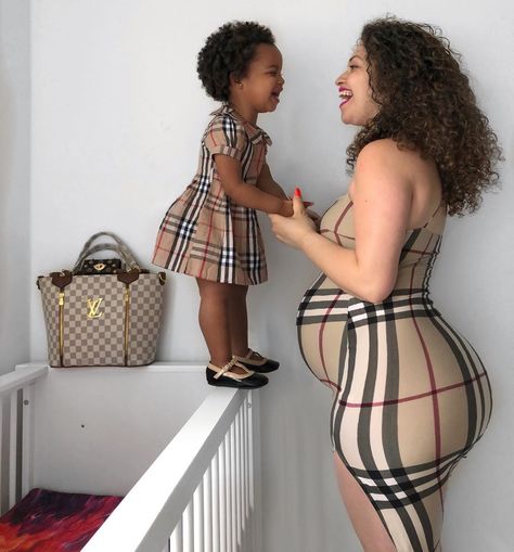 Image may contain: one or more people and people standing Mommy Daughter Outfits, Daughter Outfits, Mother Daughter Fashion, Baby Bump Style, Pretty Pregnant, Mother Daughter Outfits, Cute Maternity Outfits, Stylish Maternity Outfits, Bump Style