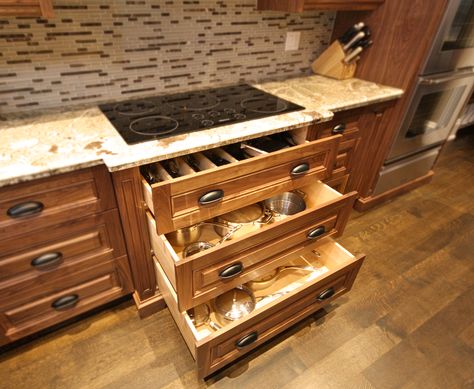 Under Cooktop Drawers! With a utensil organizer directly underneath- awesome but would the other drawers be deep enough for all my pots and pans?? Cook Top Cabinet Ideas, Stove Top With Drawers Underneath, Under Stove Drawer Organization, Under Stove Storage Drawer, Cooktop Drawers, Drawer Under Cooktop, Flat Top Stove, Kitchen Rehab, Tennessee House