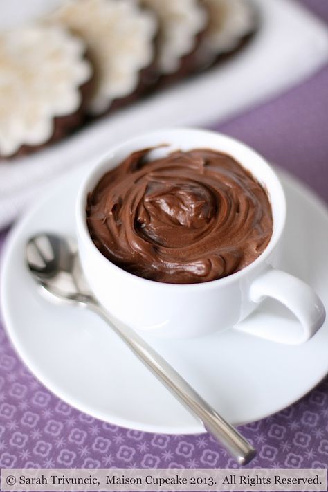 Super quick and easy chocolate quark mousse - no eggs and much lower fat than traditional mousse. Quark Recipes, Chocolate Recipes Easy, Chocolate Mousse Recipe, Mousse Recipes, World Recipes, Easy Chocolate, Chocolate Mousse, Homemade Chocolate, Egg Free